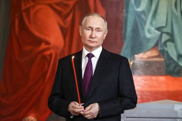 Bilder des Jahres 2023, News 04 April News Themen der Woche KW15 News Bilder des Tages RUSSIA, MOSCOW - APRIL 16, 2023: Russia s President Vladimir Putin attends an Orthodox Easter service at the Cathedral of Christ the Saviour. The Russian Orthodox Church celebrates feasts according to the Julian calendar. Sergei Karpukhin TASS  58439633
