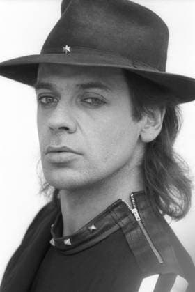 Udo Lindenberg (Sänger) 09 85 stroe Udo Lindenberg im September 1985 bei der IFA Internationale Funkausstellung in Berlin Deutschland deutsch deutscher Mann Gesang Musiker Rock Rockmusiker hoch Porträt Halbprofil neutral sw *** Udo Lindenberg singer 09 85 stroe Udo Lindenberg in September 1985 at the IFA Internationale Funkausstellung in Berlin Germany German German man singing musician rock rock musician high portrait half profile neutral bw