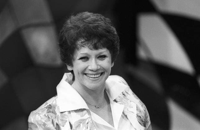 Lotti Krekel (Schauspielerin) 09 85 stroe Lotti Krekel im September 1985 bei der IFA Internationale Funkausstellung in Berlin Deutschland deutsch deutsche Frau Schauspiel Fernsehen Theater Sängerin Film german actress quer halb Porträt lächelnd sw *** Lotti Krekel actress 09 85 stroe Lotti Krekel in september 1985 at IFA Internationale Funkausstellung in Berlin germany german german woman acting television theater singer film german actress landscape half portrait smiling bw