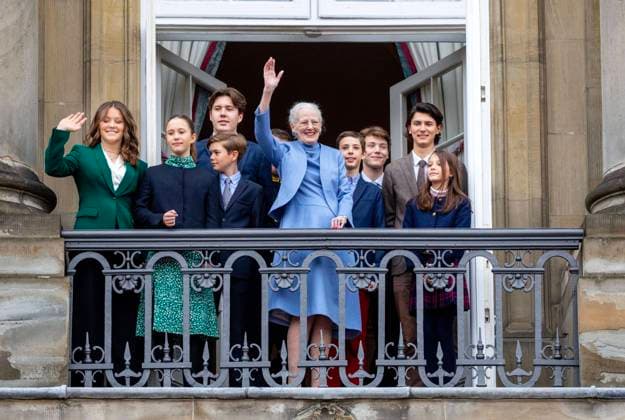 Bilder des Jahres 2023, Entertainment 04 April Entertainment Themen der Woche KW15 Entertainment Bilder des Tages 16-04-2023 Denmark Queen Margrethe with Prince Christian and Princess Isabella and Princess Josephine and Prince Vincent and Prince Henrik and Princess Athena and Prince Nikolai and Prince Felix celebrating the Queen her 83rd birthday on the balcony of Christian IX Palace Amalienborg. Â  Copyright: xPPEx