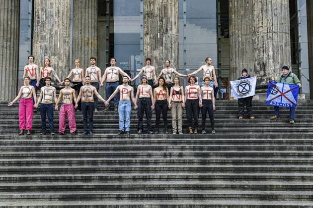 News Themen der Woche KW15 News Bilder des Tages Extinction Rebellion entblößt sich am Alten Museum. *** NUR FÜR REDAKTIONELLE ZWECKE *** EDITORIAL USE ONLY ***<p>Ativisten der Klimaschutzorganisation Extinction stehen mit entblößten Oberkörpern auf den Treppen des Alten Museums. , fotografiert am 16. April 2023 in Berlin. Deutschland Berlin Berlin Copyright: MaurizioxGambarini *** Extinction Rebellion exposes itself at the Altes Museum FOR EDITORIAL PURPOSES ONLY EDITORIAL USE ONLY p Ativists of the climate protection organization Extinction stand with exposed torsos on the stairs of the Altes Museum , photographed on April 16, 2023 in Berlin Germany Berlin Copyright MaurizioxGambarini Copyright: MaurizioxGambarini doc7psslvrjirofqrqi466 ,EDITORIAL USE ONLY