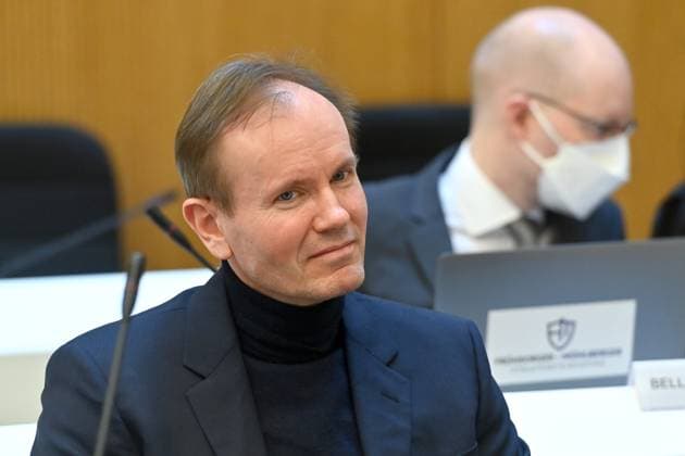 News Themen der Woche KW16 News Bilder des Tages Dr. Markus BRAUN (Angeklagter und Ex Vorstandsvorsitzender wirecard), Einzelbild,angeschnittenes Einzelmotiv,Portraet,Portrait,Porträt. Strafverfahren gegen Markus BRAUN wegen des Verdachts des gewerbsmaessigen Bandenbetrugs vor dem Oberlandesgericht Muenchen OLG II am 17.04.2023. *** Dr Markus BRAUN defendant and ex-chairman of the board wirecard , single image,cropped single motif,portrait,portrait criminal proceedings against Markus BRAUN on suspicion of commercial gang fraud before the Higher Regional Court Munich OLG II on 17 04 2023