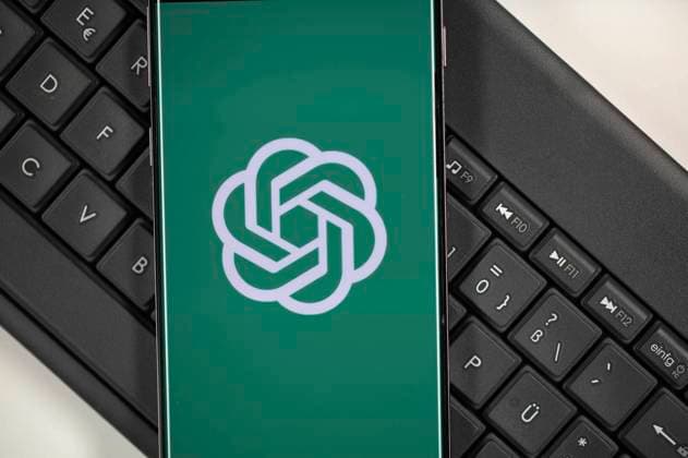 ChatGPT wird als großer Durchbruch in der Künstlichen Intelligenz gefeiert. Europol warnt, dass Verbrecher Chat GPT missbrauchen könnten, um Opfer zu täuschen und ihr Vertrauen zu gewinnen. Für ChatGPT-Erfinder Sam Altman birgt Künstliche Intelligenz große Vorteile für die Menschheit. (Symbolfoto, Themenfoto) *** ChatGPT hailed as major breakthrough in artificial intelligence Europol warns criminals could abuse Chat GPT to deceive victims and gain their trust For ChatGPT inventor Sam Altman, artificial intelligence holds great benefits for humanity Symbol photo, theme photo Foto:xB.xSchubertx xFuturexImage