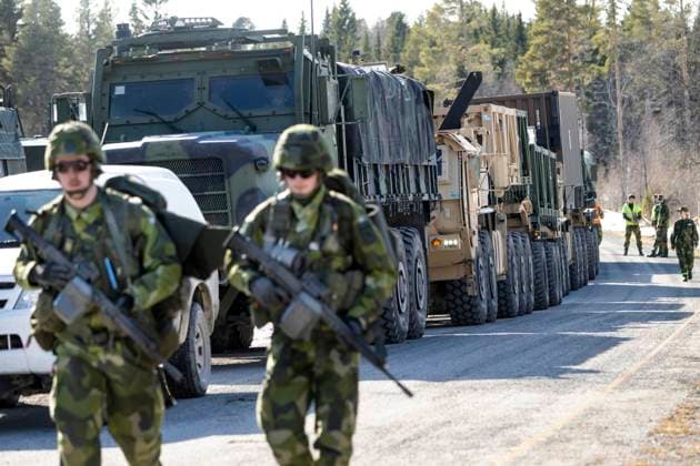 Bilder des Jahres 2023, News 04 April News Themen der Woche KW16 News Bilder des Tages ÖSTERSUND 20230417 Militärövningen Aurora23 inleds i Östersund. En amerikansk bataljon ankommer efter att ha kört över gränsen fran NATO-landet Norge. Östersund Sverige x10050x *** ÖSTERSUND 20230417 The Aurora23 military exercise begins in Östersund An American battalion arrives after driving across the border from the NATO country Norway Östersund Sweden x10050x,  Copyright: xPontusxLundahl TTx AURORA 23 TTABB0000000000178005
