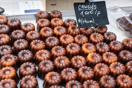 RECORD DATE NOT STATED A closeup shot of delicious fresh caneles pastries with rum *** einer closeupe erschossen des Köstlich Frisch caneles Feingebäck mit Rumherstellung 1913545
