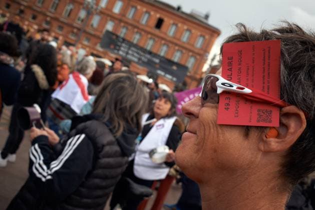 Pot Concert During Macron s Speech On Tvs And Radios A man wears a red card reading Popular 49.3 .A few thousands people gathered in front of the Capitole in Toulouse for a pot concert at the same French President Macron spoke on TVs and radios. They are angered by the decision to validate the pension bill by the consitutional council and its promulgation by Macron soon after. The pension bill will delay retirement by two years to 64 and was pushed through parliament by the government without a vote.Polls show 64% french people say they want the stirkes to intensify and that 93% of workers oppose the pension reform. The retirement age would be raised to 64 years (for 43 years of continued work) and the pensions will be lower specially for  Copyright: xAlainxPittonx originalFilename: pitton-notitle230417_npKlL.jpg