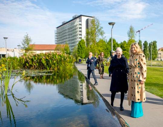 Entertainment Themen der Woche KW16 Entertainment Bilder des Tages 18-04-2023 Italy Queen Maxima visited Parco Biblioteca degli in Isola, Salone Satellite and Mastewrly in Milano the Dutch designers who exhibit during the Milan Design Week in Milan, Italy. Â  Copyright: xPPEx