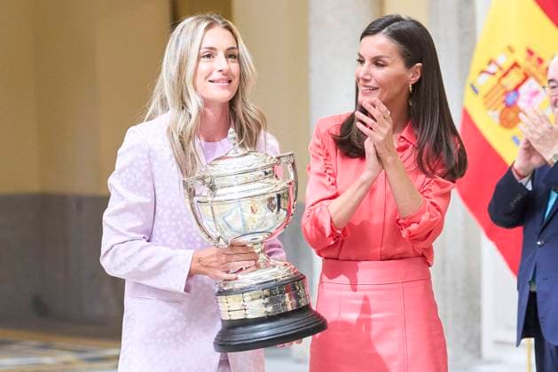 Bilder des Jahres 2023, Entertainment 04 April Entertainment Themen der Woche KW16 Entertainment Bilder des Tages 18-04-2023 Madrid Queen Letizia with FC Barcelona s midfielder Alexia Putellas attend the national sports award ceremony at the El Pardo palace in Madrid. No Spain Â  Copyright: xPPEx