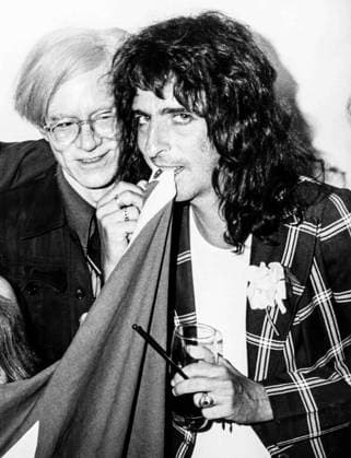 RECORD DATE NOT STATED Alice Cooper and Andy Warhol. Alice Cooper and Andy Warhol, 70s. Copyright: 972_ML_05_W694925