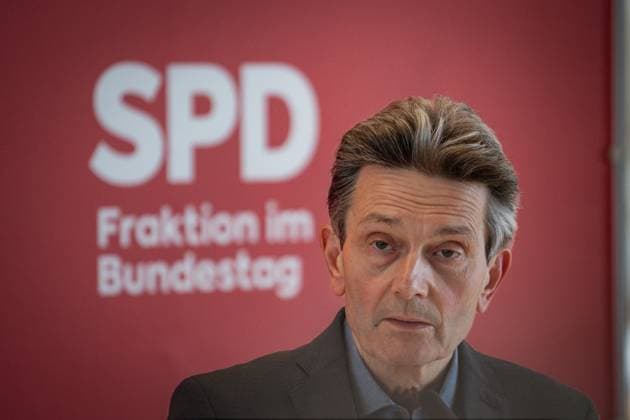 News Themen der Woche KW16 News Bilder des Tages Statement der SPD vor der Fraktionssitzung Aktuell, 18.04.2023, Berlin, Dr. Rolf Muetzenich im Portrait bei seinem Statement im Vorfeld der Fraktionssitzung des Deutschen Bundestag der SPD Bundestagsfraktion im Reichstagsgebaeude Berlin Berlin Deutschland *** Statement of the SPD before the parliamentary group meeting Current, 18 04 2023, Berlin, Dr Rolf Muetzenich in the portrait with his statement in the run-up to the parliamentary group meeting of the German Bundestag of the SPD parliamentary group in the Reichstag building Berlin Berlin Germany