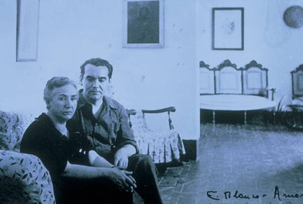 RECORD DATE NOT STATED Federico Garcia Lorca with His Mother Vicente Lores Romero. 1935. Huerta De San Vincente. Spain Federico Garcia Lorca with His Mother Vicente Lores Romero. 1935. Huerta De San Vincente. Spain Copyright: 972_ML_16_W39845