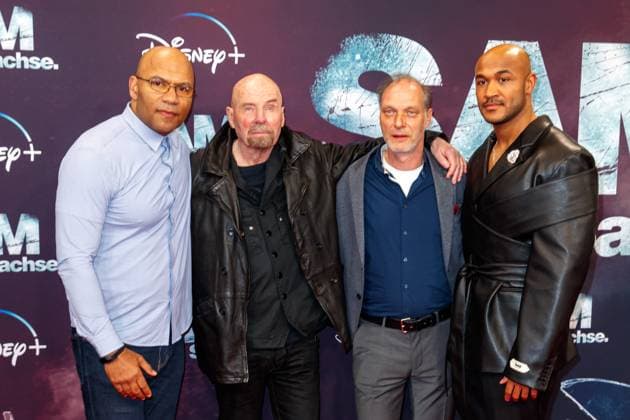 Entertainment Bilder des Tages Weltpremiere Sam Ein Sachse Samuel Meffire, Heinz Eggert, Martin Brambach und Malick Bauer bei der Weltpremiere zur Disney+ Originals Serie Sam Ein Sachse am 18.04.2023 im Kino International in Berlin. *** World premiere of Sam Ein Sachse Samuel Meffire, Heinz Eggert, Martin Brambach and Malick Bauer at the world premiere of the Disney Originals series Sam Ein Sachse on 18 04 2023 at the Kino International in Berlin Copyright: xEventpressxKochanx