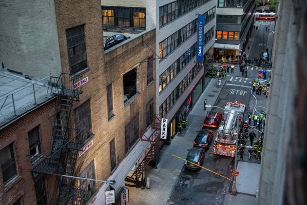 Bilder des Jahres 2023, News 04 April News Themen der Woche KW16 (230419) -- NEW YORK, April 19, 2023 -- Emergency workers respond to a partial collapse of a parking garage in New York, the United States, on April 18, 2023. One person was killed and five others injured after a parking garage collapsed in Lower Manhattan of New York City on Tuesday afternoon, authorities said. (Photo by Xinhua) U.S.-NEW YORK-PARKING GARAGE-PARTIAL COLLAPSE MichaelxNagle 