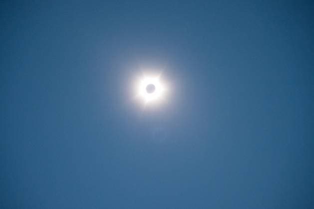 News Themen der Woche KW16 News Bilder des Tages TOTAL SOLAR ECLIPSE NINGALOO, A total solar eclipse is seen from a viewing site 35km from Exmouth, Western Australia, Thursday, April 20, 2023. ( NO ARCHIVING, EDITORIAL USE ONLY, NO USE IN BOOKS WITHOUT CONSENT EXMOUTH WA AUSTRALIA  Copyright: xAARONxBUNCHx 20230420001788568409