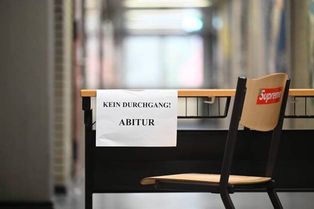 News Themen der Woche KW16 News Bilder des Tages Abitur: Abiturprüfung 2023 haben begonnen *** NUR FÜR REDAKTIONELLE ZWECKE *** EDITORIAL USE ONLY ***<p>Abiturprüfung am Gymnasium Wolfskuhle am 20. April 2023. Die Abiturienten schreiben ab heute ihre Prüfungen. Deutschland NRW Essen Copyright: KerstinxKokoska *** Abitur high school graduation 2023 have started FOR EDITORIAL PURPOSES ONLY EDITORIAL USE ONLY p high school graduation at Gymnasium Wolfskuhle on April 20, 2023 The high school graduates write their exams from today Germany NRW Essen Copyright KerstinxKokoska Copyright: KerstinxKokoska doc7puqqhoa4jsstjwi7h5 ,EDITORIAL USE ONLY