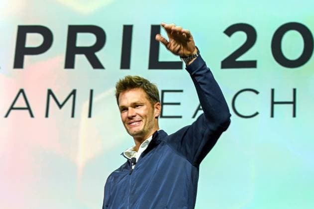Bilder des Jahres 2023, Entertainment 04 April Entertainment Themen der Woche KW16 Entertainment Bilder des Tages Former American football player Tom Brady speaks during the eMerge Americas forum keynote address, at the Miami Beach Convention Center in South Florida, USA, 20 April 2023. The eMerge Americas forum inaugurated a new edition this Thursday that consolidates this event as a pole of attraction for innovators and entrepreneurs in search of partners and capital, who were encouraged by former American football player Tom Brady not to give up in the main presentation of the day. Entrepreneurs and technological innovators gather at the eMerge Americas Forum in Miami !ACHTUNG: NUR REDAKTIONELLE NUTZUNG!  Copyright: xGiorgioxVierax USA6114 20230420-1818f2b9819d390a2e16c3c7cc3be4018edd6933