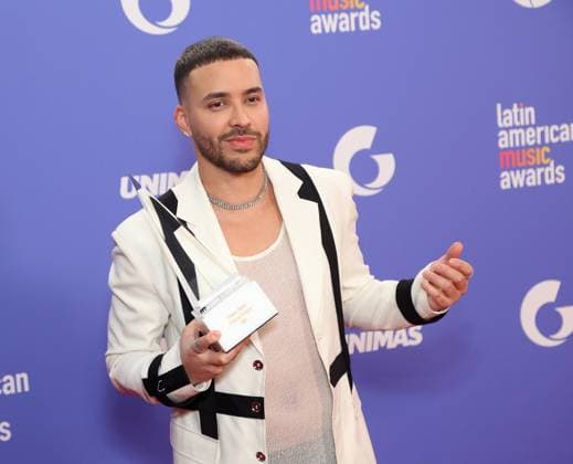 Prince Royce, winner of the Pioneer award, poses in the press room during the 8th annual Latin American Music Awards at the MGM Grand Garden Arena in Las Vegas on Thursday, April 20, 2023. The annual event honors outstanding achievements for artists in the Latin music industry.  LAV2023042140 JAMESxATOA