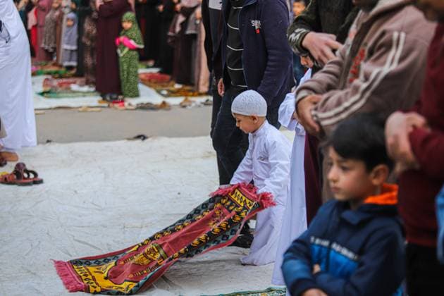 News Bilder des Tages Palestinians attend Eid al-Fitr prayer which mark the end of the Holy month of Ramadan in Beit Lahia in the northern Gaza Strip Palestinians attend Eid al-Fitr prayer which mark the end of the Holy month of Ramadan in Beit Lahia in the northern Gaza Strip, on April 21, 2023. Muslims across the world start Eid day by performing morning prayers in mosques. Prayers are typically followed by families gathering around the first morning breakfast table after a month of fasting. Photo by Ramez Haboub apaimages Beit Lahia Gaza Strip Palestinian Territory 210423_Beit Lahia_RH_00 (4) Copyright: xapaimagesxRamezxHaboubx xapaimagesx