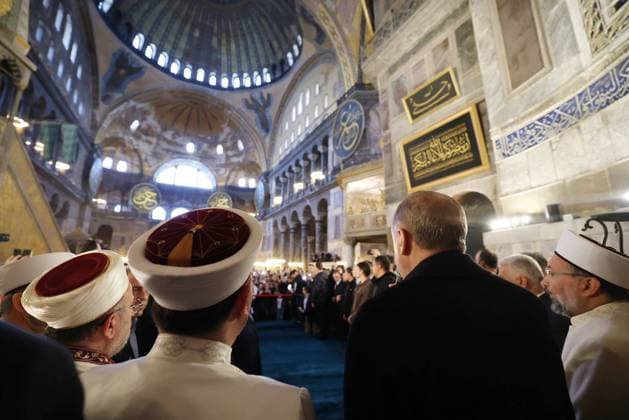News Themen der Woche KW16 Turkish President Recep Tayyip Erdogan performs the Eid al-Fitr prayer at the Hagia Sophia Mosque in Istanbul Turkish President Recep Tayyip Erdogan performs the Eid al-Fitr prayer at the Hagia Sophia Mosque in Istanbul, Turkiye on April 21, 2023. Eid al-Fitr marks the end of Ramadan, the Muslim holy month of fasting. Photo by Turkish presidency apaimages Istanbul Istanbul Turkey 210423_TURKIYE_TPO_00 (2) Copyright: xapaimagesxTurkishxpresidencyx xapaimagesx