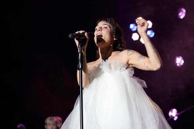 Marie Kobylka von Cosby live beim Benefiz-Livestream-Konzert All Hands on Deck 2023 in der Mercedes Benz Arena. Berlin, 20.04.2023 *** Marie Kobylka of Cosby live at the benefit livestream concert All Hands on Deck 2023 at the Mercedes Benz Arena Berlin, 20 04 2023 Foto:xT.xBartillax xFuturexImage