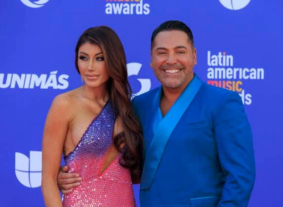 April 20, 2023, Las Vegas, Nevada, USA: Holly Sonders, Oscar De La Hoya on the red carpet of the 2023 Latin American Music Awards held on Thursday April 20, 2023 at the MGM Grand in Las Vegas, Nevada. PI Las Vegas USA - ZUMAp124 1028403333st Copyright: xJAVIERxROJASx