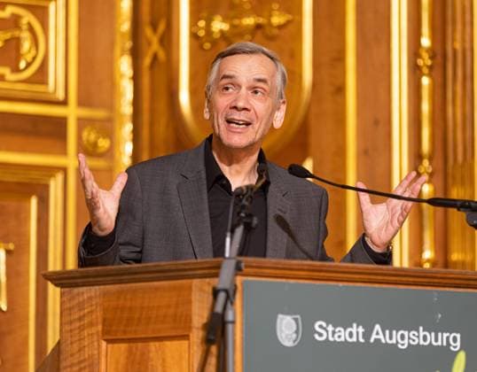 Lutz Seiler (Preisträger), Rede; Verleihung Bertolt-Brecht-Preis 2023 an Lutz Seiler Verleihung Bertolt-Brecht-Preis 2023 an Lutz Seiler *** Lutz Seiler Laureate , Speech Bertolt Brecht Prize 2023 Awarded to Lutz Seiler Bertolt Brecht Prize 2023 Awarded to Lutz Seiler B-HAUPT