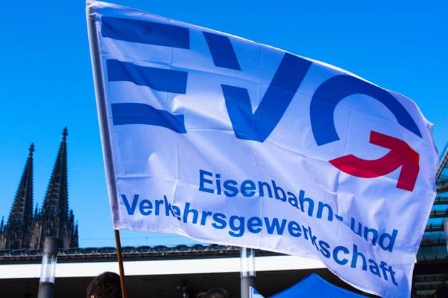 Deutsche Bahn Workers Go On Half-day Strike Across Germany A general view of the EVG Transport Union flag is seen in front of Cologne Central Station in Cologne, Germany on April 21, 2023, as the EVG Labor Union calls for a half-day strike between 3am and 11am across Germany Cologne Germany  Copyright: xYingxTangx originalFilename: tang-notitle230421_npxio.jpg