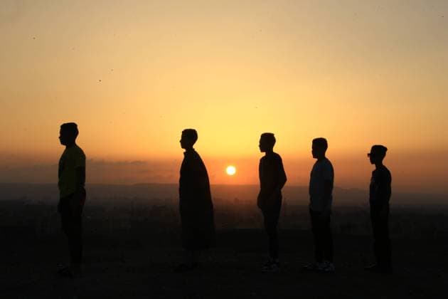 News Bilder des Tages Ägypten, Abu Sir, Fest des Fastenbrechens, Eid al-Fitr Eid Al-Fitr In Egypt Muslims perform Eid al-Fitr prayers in Abu Sir village on April 21, 2023 in Giza, Egypt. The Muslim holy month of Ramadan began on March 23, and is now coming to an end. The holiest month in Islam, during which the faithful must refrain from drinking and eating from dawn to dusk, will be followed by Eid al-Fitr; festival of breaking the fast. Giza Egypt  Copyright: xMahmoudxElkhwasx originalFilename: abdelkhalekali-notitle230421_np10b.jpg