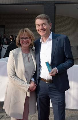 Joerg SCHOENENBORN und Jona TEICHMANN, Roter Teppich, Red Carpet Show, Ankunft, arrival, 59. Verleihung des Adolf-Grimme-Preises Adolf-Grimme-Preis Grimmepreis in Marl, 21.04.2023. oÂ¥Ã‚