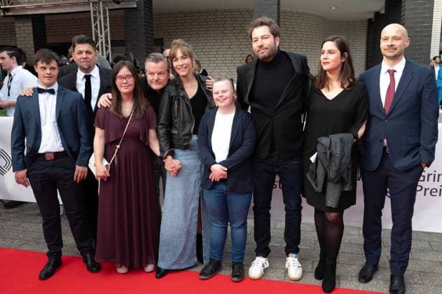 Grimmepreis fuer ZUM SCHWARZWAELDER HIRSCH, Tim MAELZER und sein Team, Roter Teppich, Red Carpet Show, Ankunft, arrival, 59. Verleihung des Adolf-Grimme-Preises Adolf-Grimme-Preis Grimmepreis in Marl, 21.04.2023. oÂ¥Ã‚