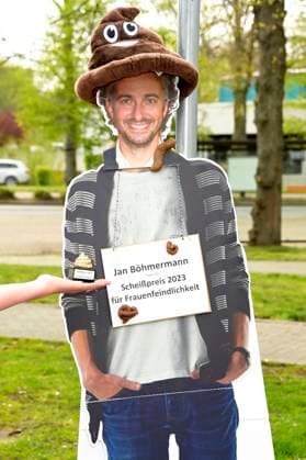 Protest gegen Jan Böhmermann bei der 59. Verleihung des Grimme Preises 2023 im Theater der Stadt Marl. Marl, 21.04.2023