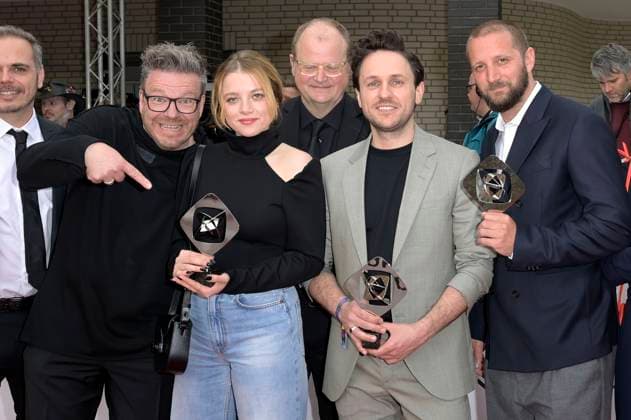 Hanno Hackfort, Jella Haase, Bob Konrad, Dimitrij Schaad und Jano Ben Chaabane bei der 59. Verleihung des Grimme Preises 2023 im Theater der Stadt Marl. Marl, 21.04.2023