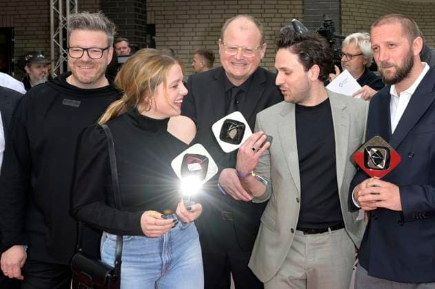 Hanno Hackfort, Jella Haase, Bob Konrad, Dimitrij Schaad und Jano Ben Chaabane bei der 59. Verleihung des Grimme Preises 2023 im Theater der Stadt Marl. Marl, 21.04.2023