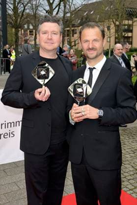 Magnus Vattrodt und Philipp Hochmair bei der 59. Verleihung des Grimme Preises 2023 im Theater der Stadt Marl. Marl, 21.04.2023