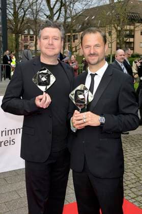 Magnus Vattrodt und Philipp Hochmair bei der 59. Verleihung des Grimme Preises 2023 im Theater der Stadt Marl. Marl, 21.04.2023