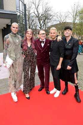 Avi Jakobs, Leni Bolt, Jan-Henrik Scheper-Stuke, Aljosha Muttardi und Ayan Yuruk bei der 59. Verleihung des Grimme Preises 2023 im Theater der Stadt Marl. Marl, 21.04.2023