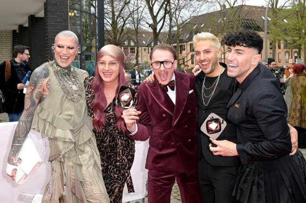 Avi Jakobs, Leni Bolt, Jan-Henrik Scheper-Stuke, Aljosha Muttardi und Ayan Yuruk bei der 59. Verleihung des Grimme Preises 2023 im Theater der Stadt Marl. Marl, 21.04.2023