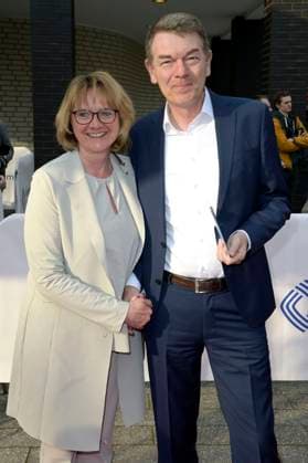 Jörg Schönenborn mit Ehefrau Jona Teichmann bei der 59. Verleihung des Grimme Preises 2023 im Theater der Stadt Marl. Marl, 21.04.2023