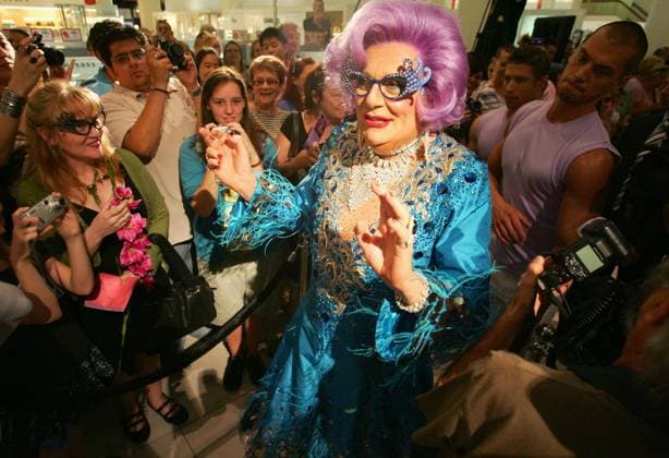 BARRY HUMPHRIES OBIT, *FILE* Barry Humphries as his alter egos Dame Edna during the launch of a MAC cosmetics range at the David Jones store in Sydney, Friday, January 16, 2009. Entertainer Barry Humphries, who brought to life Dame Edna Everage and Sir Les Patterson, has died at the age of 89 in a Sydney hospital surrounded by family. ( NO ARCHIVING, EDITORIAL USE ONLY, NO USE IN BOOKS WITHOUT CONSENT SYDNEY NSW AUSTRALIA  Copyright: xSERGIOxDIONISIOx 20230422001789502821