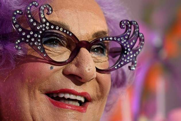 BARRY HUMPHRIES OBIT, *FILE* Barry Humphries as his alter egos Dame Edna speaks to the media during a High Tea event at The Langham in Sydney, Wednesday, September 11, 2019. Entertainer Barry Humphries, who brought to life Dame Edna Everage and Sir Les Patterson, has died at the age of 89 in a Sydney hospital surrounded by family. ( NO ARCHIVING, EDITORIAL USE ONLY, NO USE IN BOOKS WITHOUT CONSENT SYDNEY NSW AUSTRALIA  Copyright: xBIANCAxDExMARCHIx 20230422001789503061