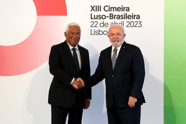 News Themen der Woche KW16 News Bilder des Tages April 22, 2023, Lisbon, Portugal: Portuguese Prime Minister Antonio Costa (L ) welcomes Brazilian President Luiz Inacio Lula da Silva during the XIII Luso - Brazilian summit at Centro Cultural de Belem in Lisbon, Portugal, on April 22, 2023. Lisbon Portugal - ZUMAf123 20230422_zap_f123_016 Copyright: xPedroxFiuzax