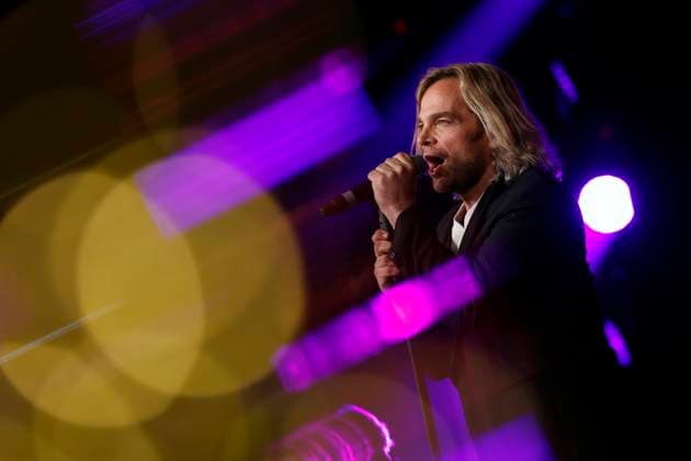 Sänger Tim Wilhelm von der Band Münchener Freiheit singt bei der Verleihung der Goldenen Sonne 2023 des TV-Senders sonnenklar.TV im Wunderland Kalkar. Kalkar, 22.04.2023 NRW Deutschland Copyright: xChristophxHardtx