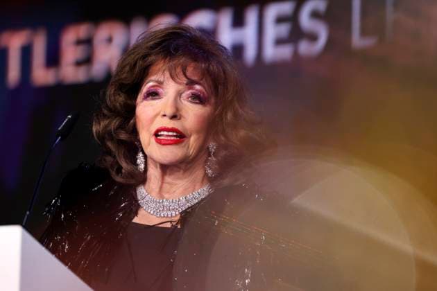 Schauspielerin Joan Collins erhält bei der Verleihung der Goldenen Sonne 2023 des TV-Senders sonnenklar.TV den Lifetime Achievement Award im Wunderland Kalkar. Kalkar, 22.04.2023 NRW Deutschland Copyright: xChristophxHardtx