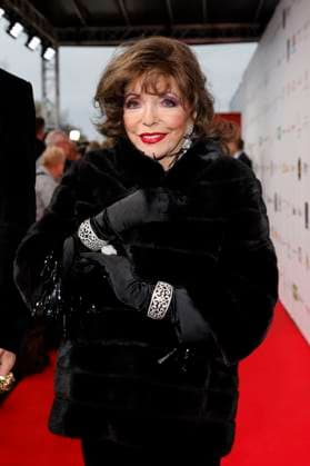 Schauspielerin Joan Collins bei der Verleihung der Goldenen Sonne 2023 des TV-Senders sonnenklar.TV, bei der sie mit dem Lifetime Achievement Award ausgezeichnet wurde, im Wunderland Kalkar. Kalkar, 22.04.2023 NRW Deutschland Copyright: xChristophxHardtx