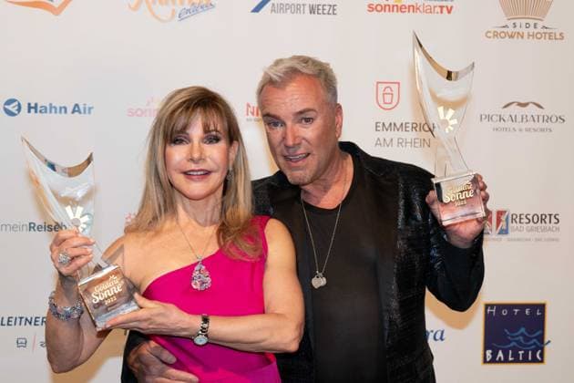 Deborah SASSON, Saengerin, und Uwe KROEGER, Kröger, Saenger, erhalten den Ehrenpreis Musical Stars des Jahres, Die Goldene Sonne 2023, am 22.04.2023 im Wunderland Kalkar,