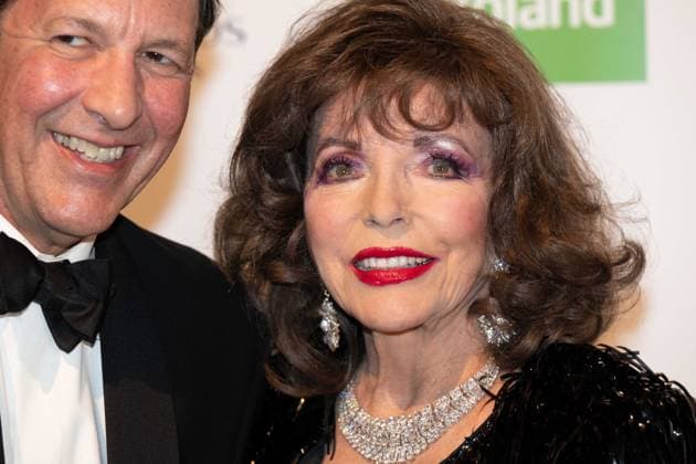 Dame Joan COLLINS, Schauspielerin, erhaelt den Ehrenpreis fuer ihr Lebenswerk, Lifetime Achievement Award, mit Ehemann Percy GIBSON, Die Goldene Sonne 2023, am 22.04.2023 im Wunderland Kalkar,