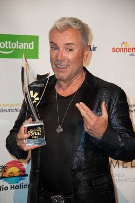 Uwe KROEGER, Kröger, Saenger, erhaelt den Ehrenpreis Musical Stars des Jahres, Die Goldene Sonne 2023, am 22.04.2023 im Wunderland Kalkar,