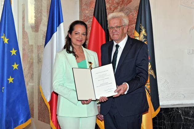 Bilder des Jahres 2023, Entertainment 04 April Entertainment Themen der Woche KW16 erleihung des Verdienstorden des Landes Baden-Württemberg. Winfried Kretschmann ( Bündnis 90 Die Grünen Ministerpräsident Baden-Württemberg ) und Natalia Wörner anläßlich der Verleihung des Verdienstorden des Landes Baden-Württemberg am 22.04.2023 im Schloss Mannheim. 20230422MWI64232 *** Award of the Order of Merit of the State of Baden Württemberg Winfried Kretschmann Bündnis 90 Die Grünen Prime Minister of Baden Württemberg and Natalia Wörner on the occasion of the award of the Order of Merit of the State of Baden Württemberg on 22 04 2023 in Mannheim Castle 20230422MWI64232
