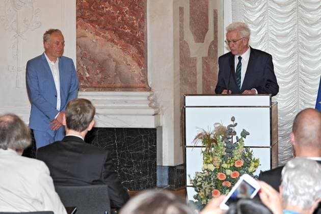 erleihung des Verdienstorden des Landes Baden-Württemberg. Winfried Kretschmann ( Bündnis 90 Die Grünen Ministerpräsident Baden-Württemberg ) und Christian Streich anläßlich der Verleihung des Verdienstorden des Landes Baden-Württemberg am 22.04.2023 im Schloss Mannheim. 20230422MWI64187