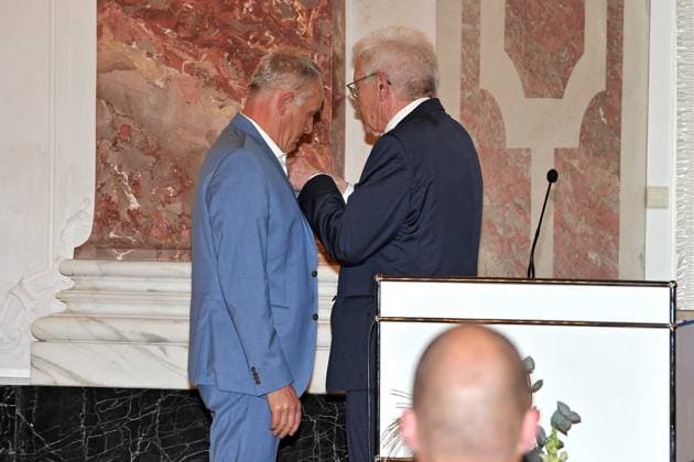 erleihung des Verdienstorden des Landes Baden-Württemberg. Winfried Kretschmann ( Bündnis 90 Die Grünen Ministerpräsident Baden-Württemberg ) und Christian Streich anläßlich der Verleihung des Verdienstorden des Landes Baden-Württemberg am 22.04.2023 im Schloss Mannheim. 20230422MWI64189